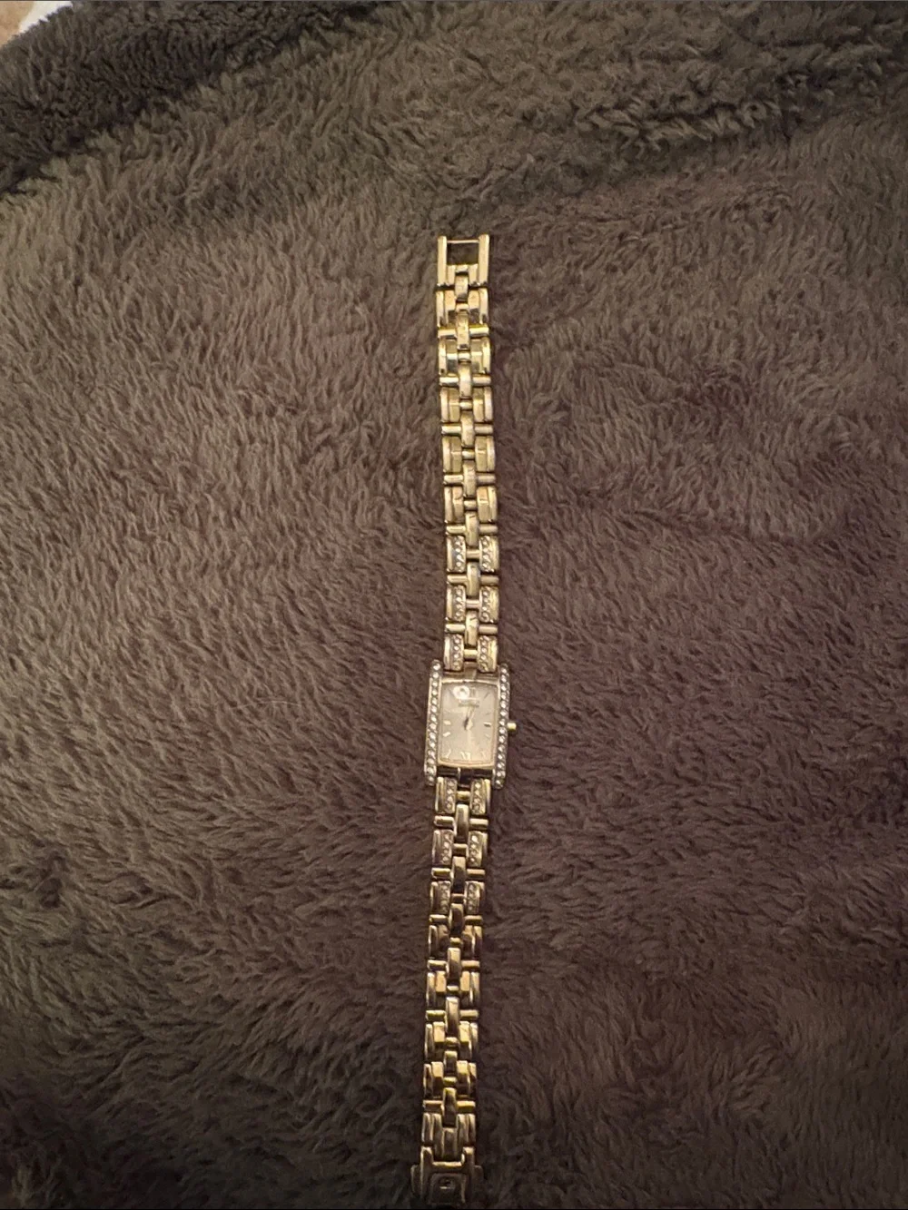 Elegant Gold-Tone Women's Bracelet Watch with Crystal Accents